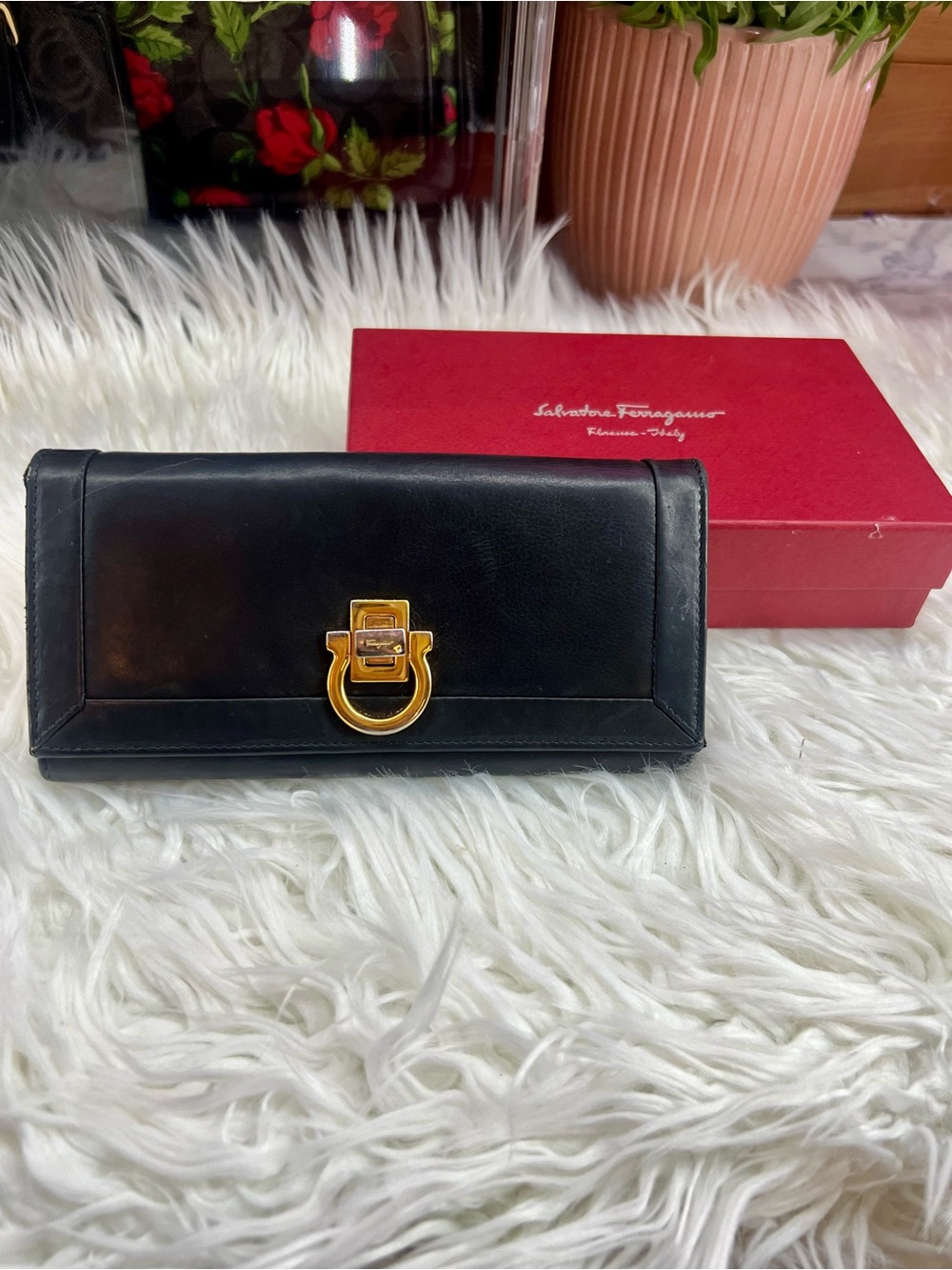 Salvatore Ferragamo Black Leather Wallet with Gold Horsebit Ring - Picture 5 of 12